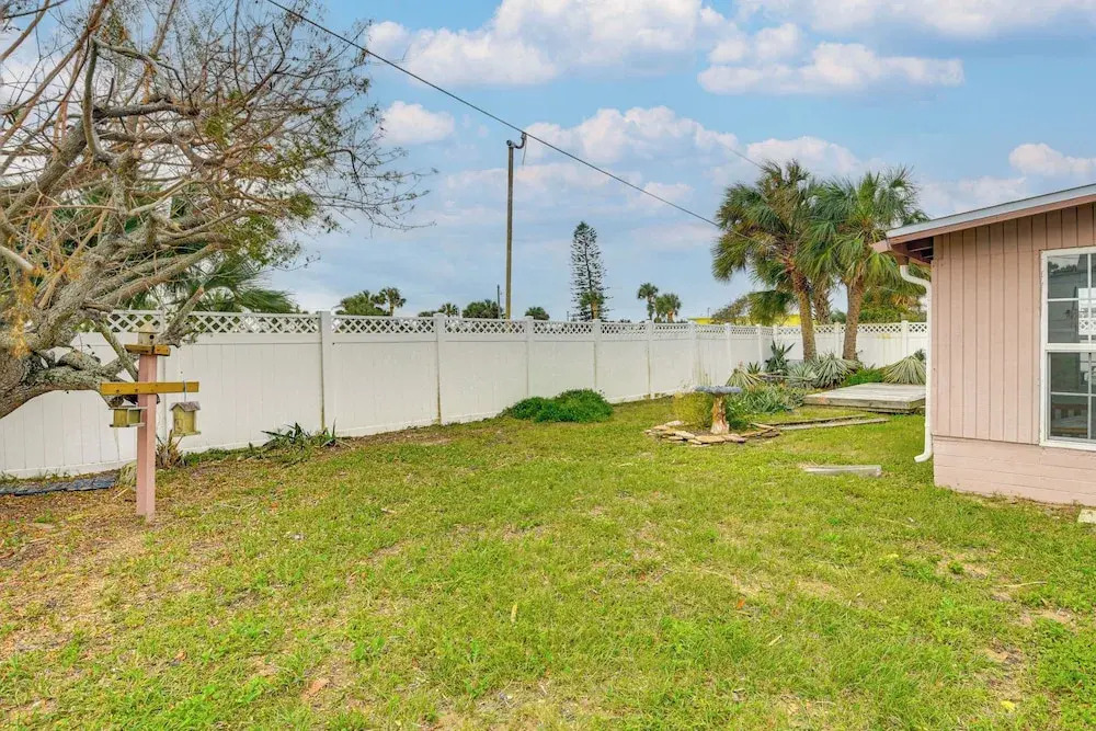 Ormond Beach Family Home: Walk to Ocean!