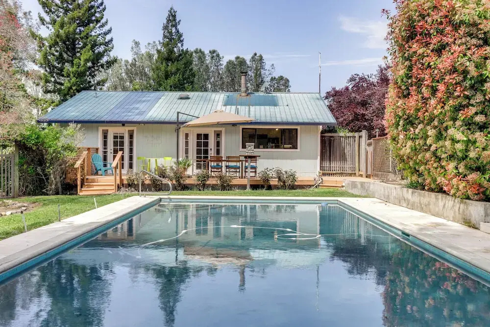 Pool & Deck: Wine Country Hideaway in Middletown!
