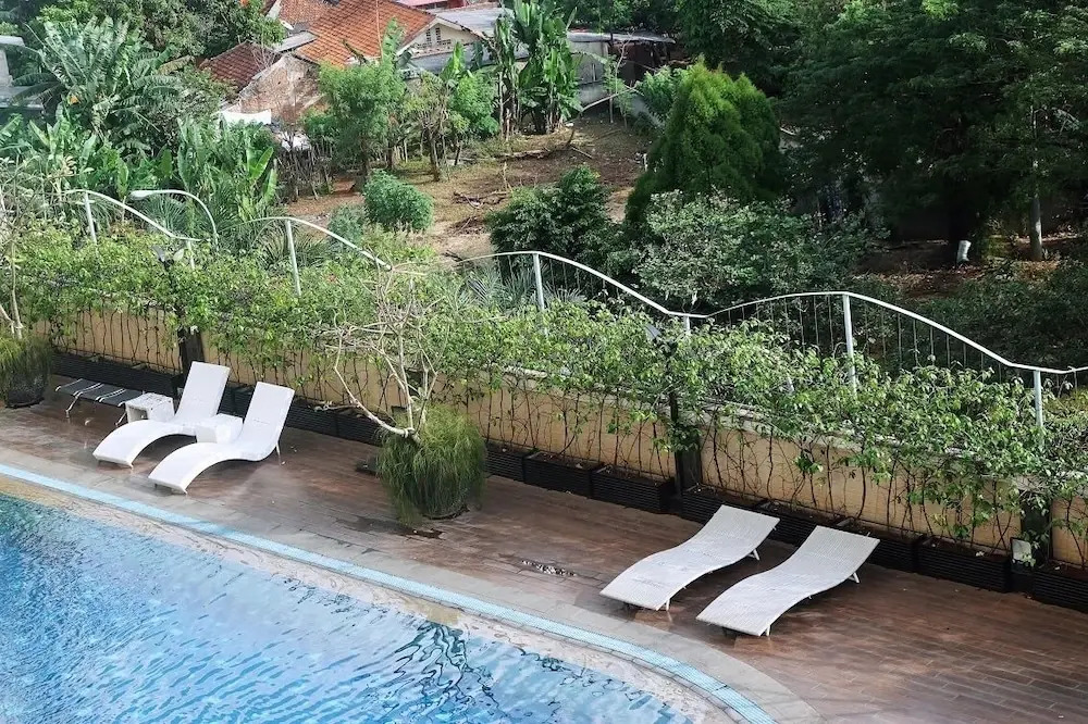 Great Location Studio Belmont Apartment near Puri Mall