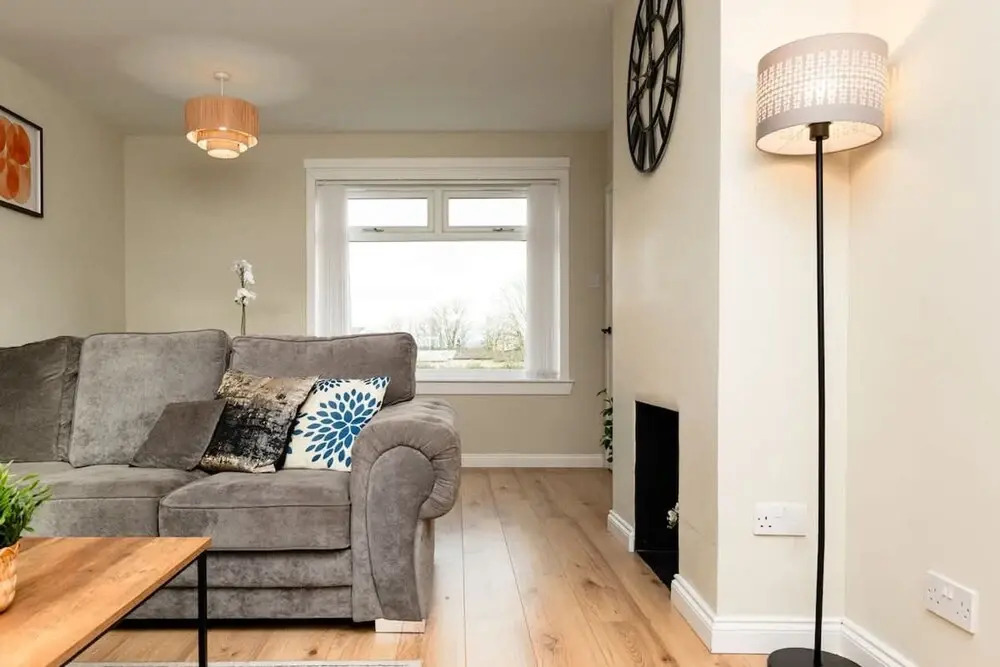 3 Bed House With Driveway