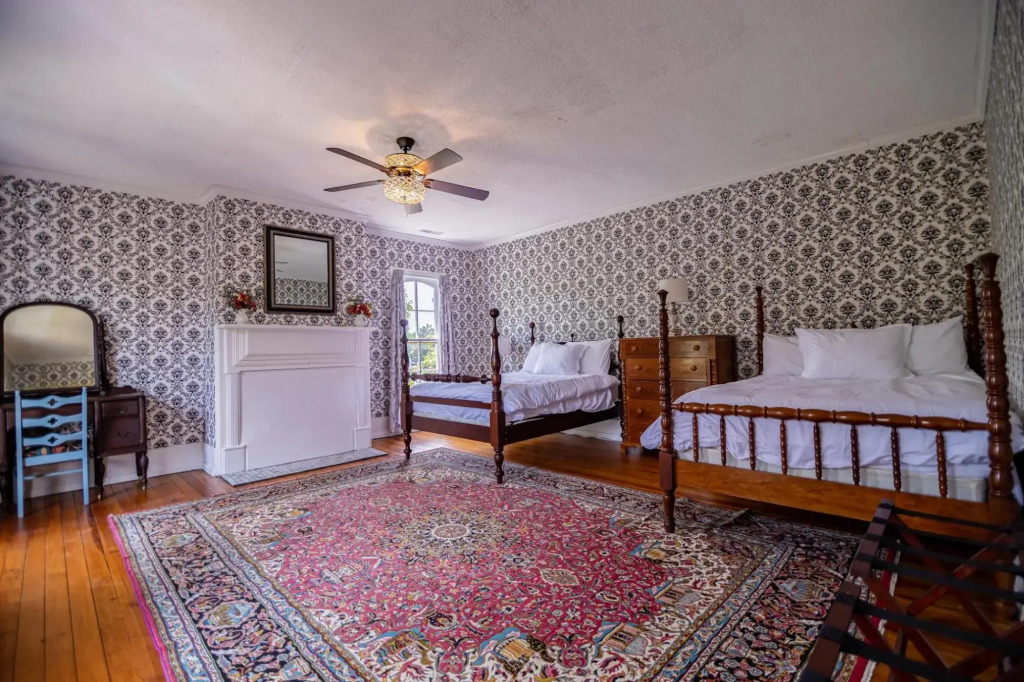 The Manor 1885 Altamont