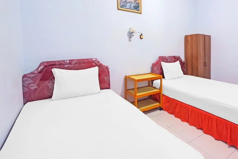 Hotel O Wisma Arwini Syariah Near Benteng Balangnipa