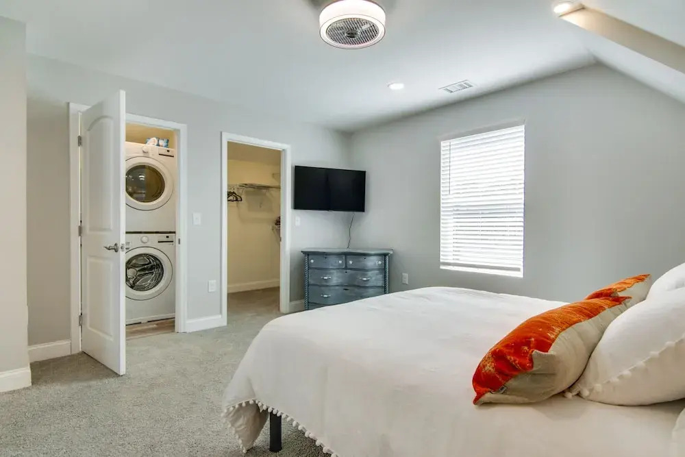 Updated Home - Walk to Salisbury University!