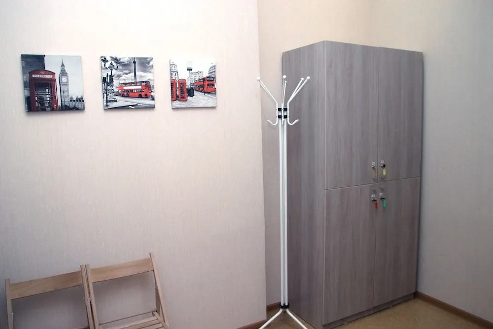 Adres Hostel