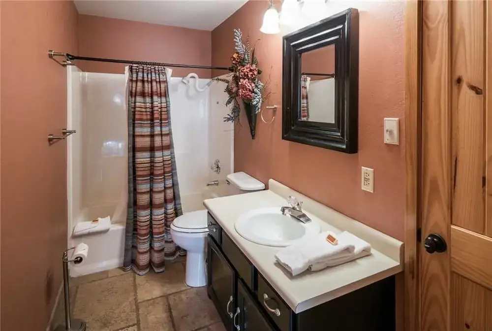 Sierras Grace - Three Bedroom Cabin with Hot Tub
