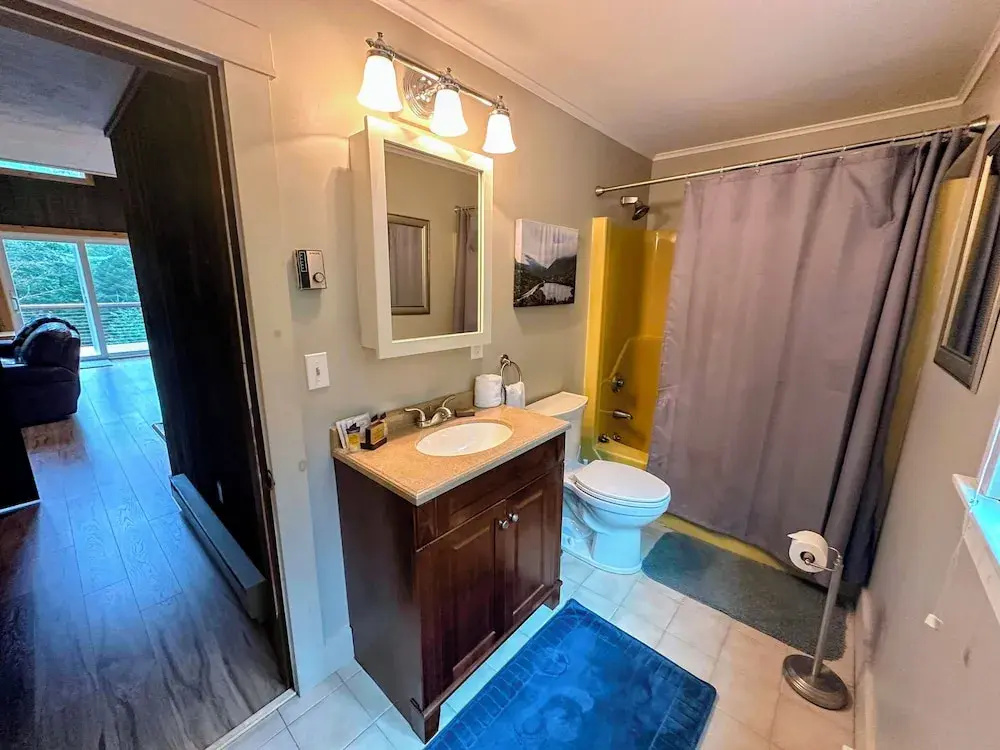 157sl Peaceful Franconia Notch Forest Retreat Near Cannon Privacy, and Comfort! Pool gym Passes