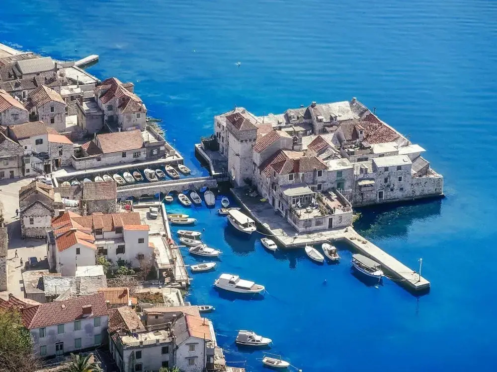 Luxurious Villa in Kaštel Gomilica with Pool