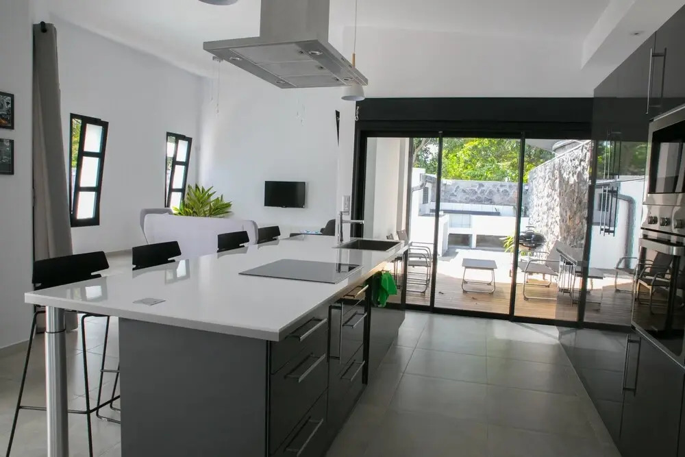 House With 3 Bedrooms in La Ligne-des-bambous, With Pool Access, Enclo
