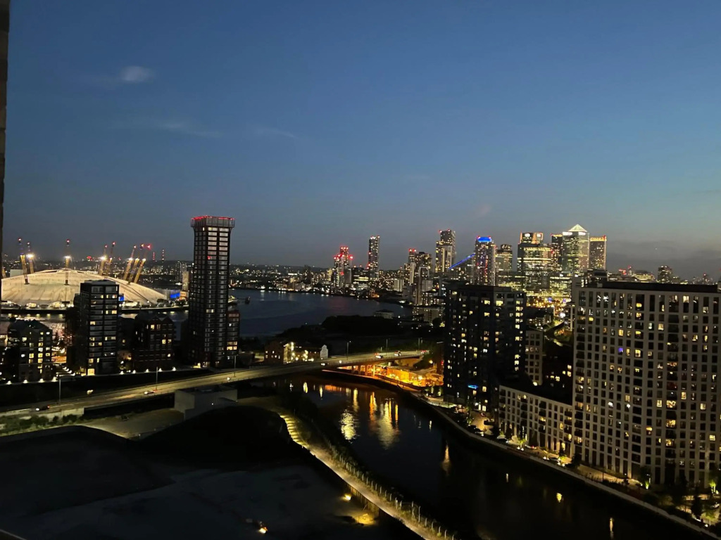 Luxury penthouse with stunning views near Canary Wharf