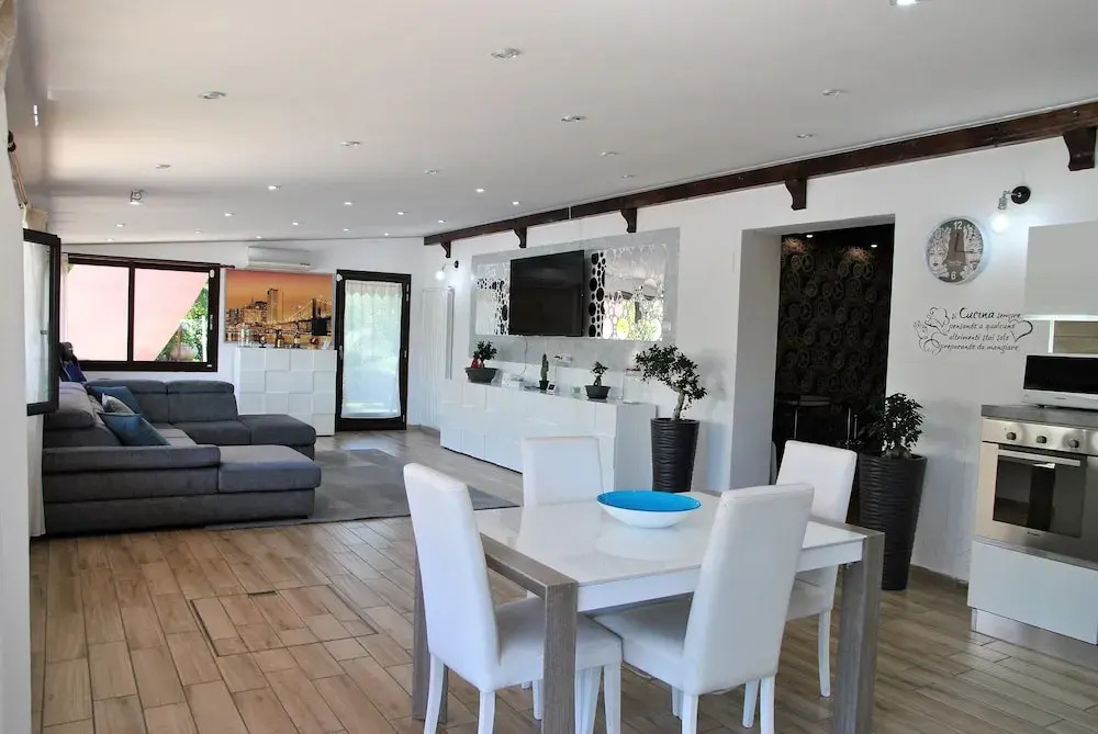 Villa Giselda With Private Pool and Outdoor Whirpool