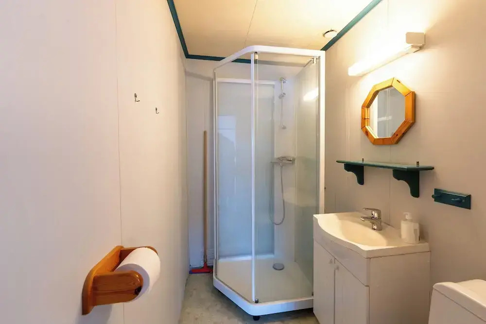 Lydersen Rorbuer Budget Hostel & Private Apartments
