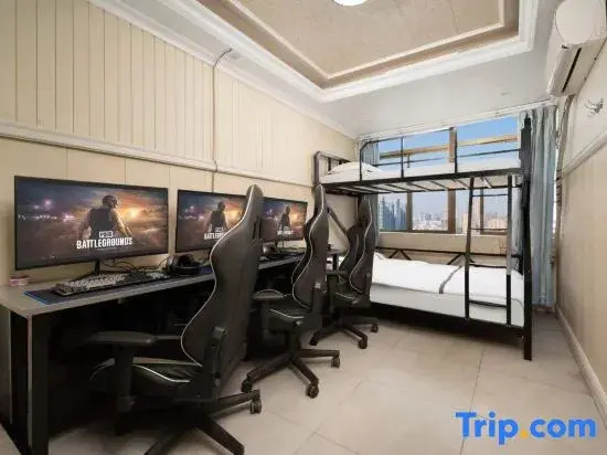 X9 E-sports Movie Homestay (Guanggu Plaza)