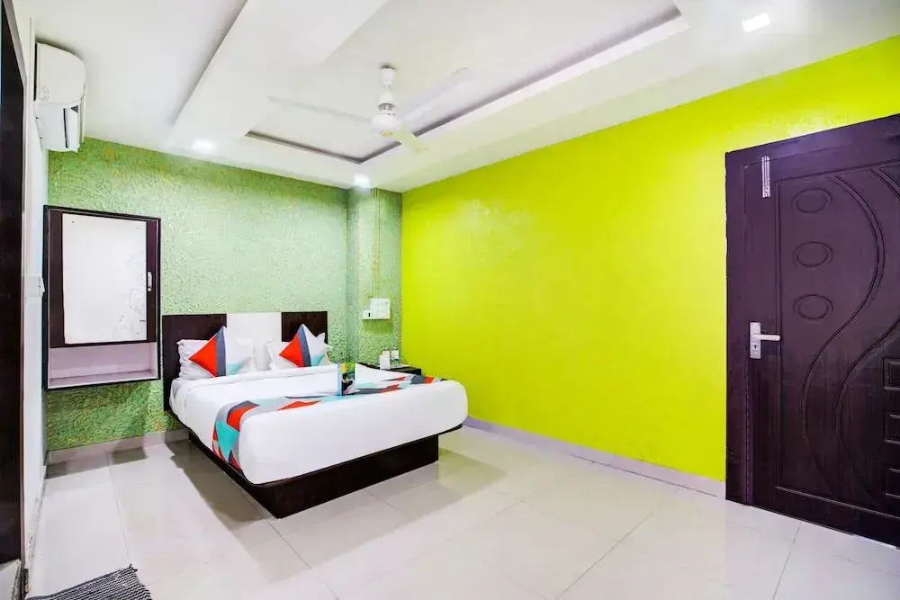FabHotel Chirom Palace