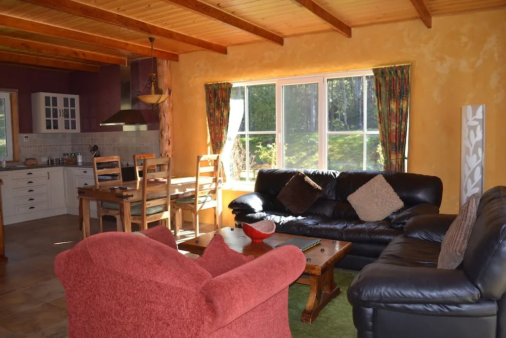 Whispering Spirit Holiday Cottages & Mini Ponies