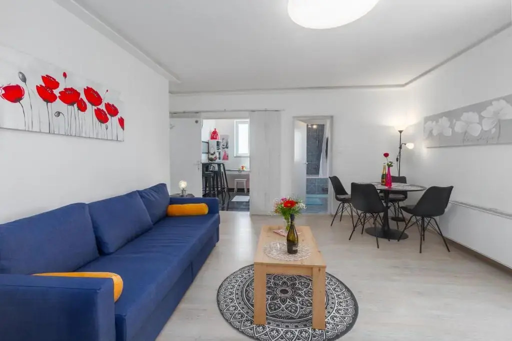 Figaro Vrsar with Pool and Garden for 4 Persons