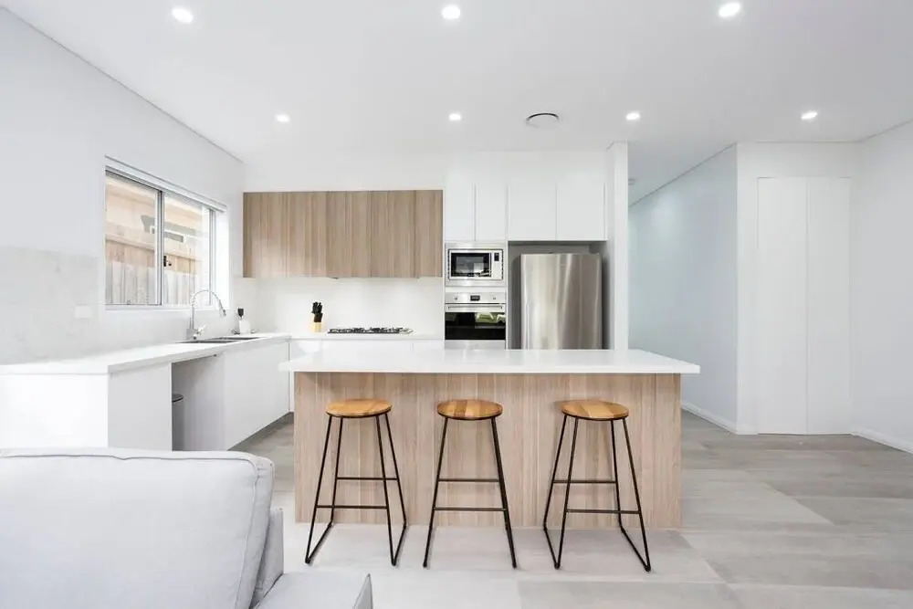 5 Bedroom Sydney Mansion with Parking