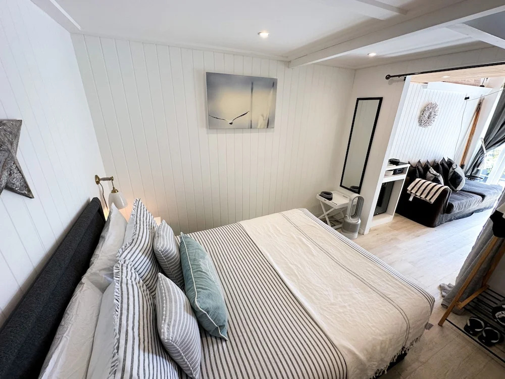 Seaside Cabin Retreat in Hayling Island