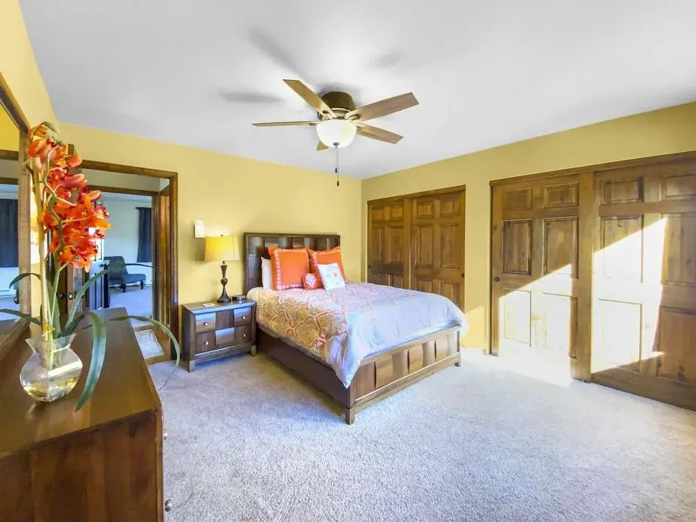 Moose Hill Lodge 5 Bedroom Home by RedAwning