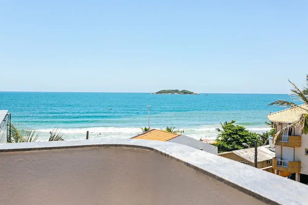 Prédio com apartamentos completos, com piscina e a passos da praia - Agua Marinha