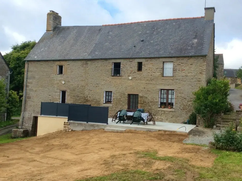 House With 4 Bedrooms in Sougéal, With Furnished Garden