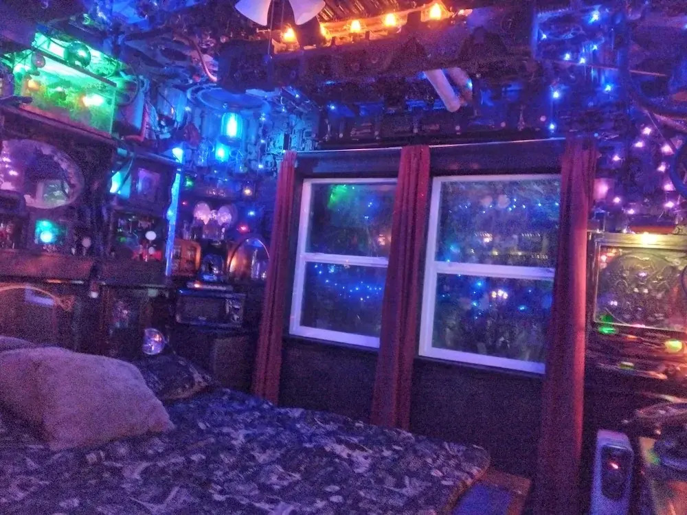 Earthovision Manor