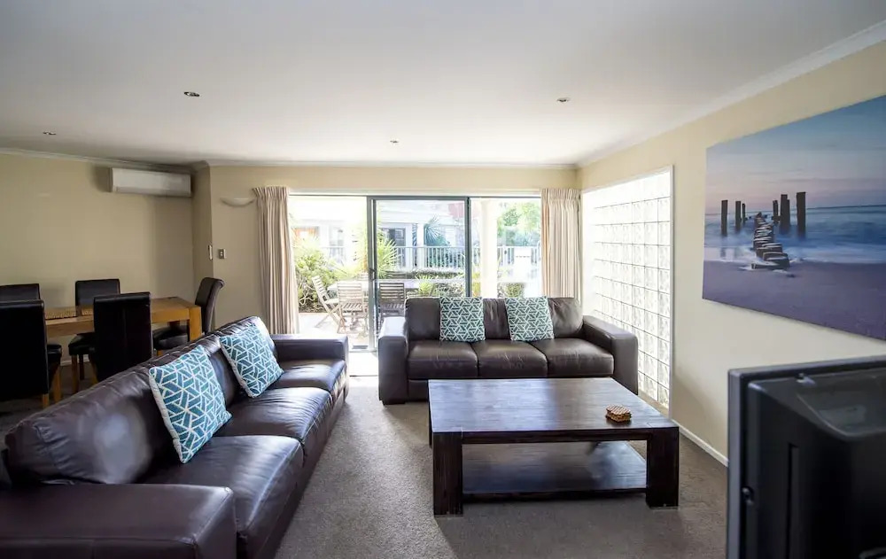 The Reef Beachfront Apartments
