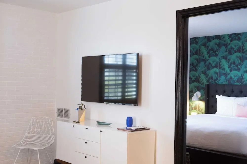 Sleeps 48 Entire Hotel 24 Private Suites, 7min to Broadway, Perfect for Groups Sobro by Avantstay!