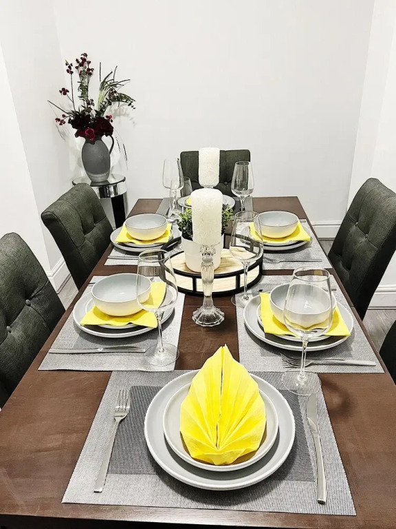 Impeccable 4-bed House in Manchester