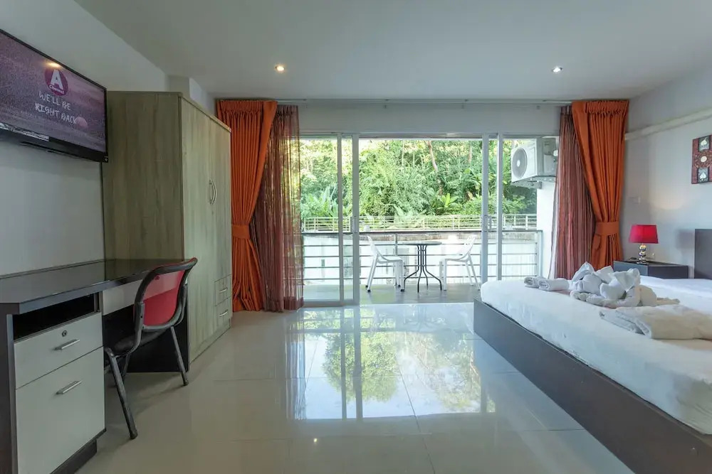 Heart of Patong  Pool Beach Bangla C134