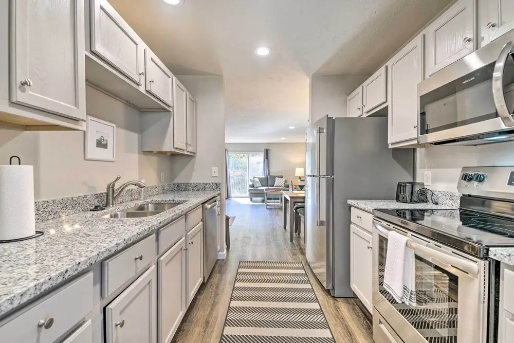 Branson Condo w/ Balcony: Near Silver Dollar City