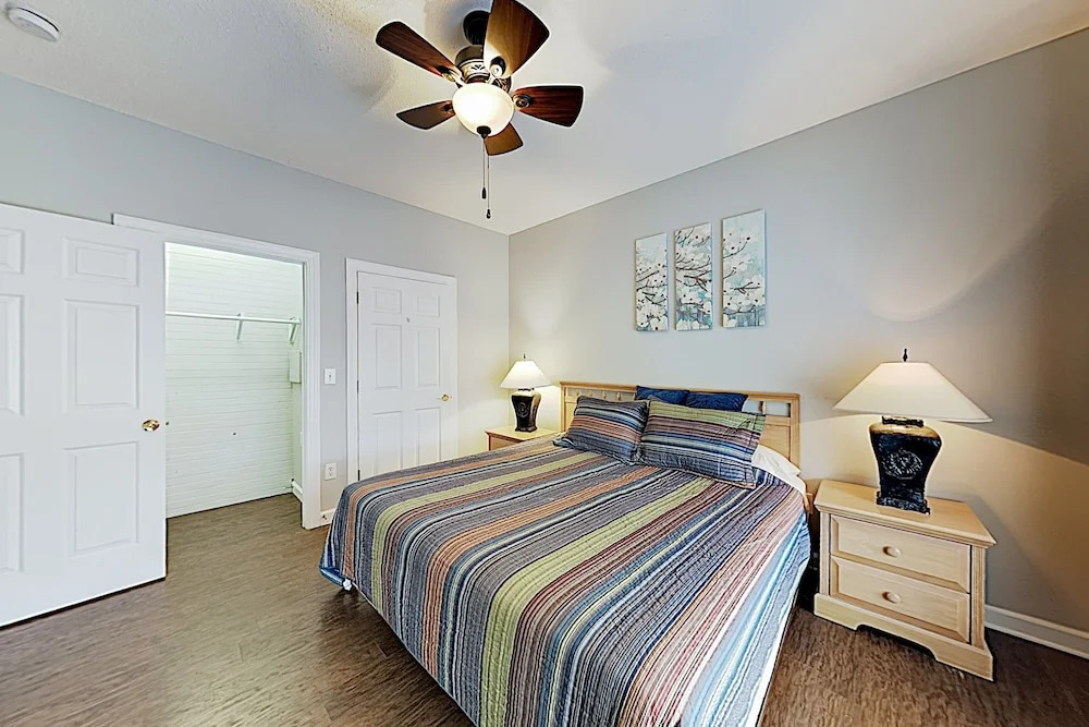 New Listing! Golfers Haven W/ Pool, Beach Shuttle 2 Bedroom Condo