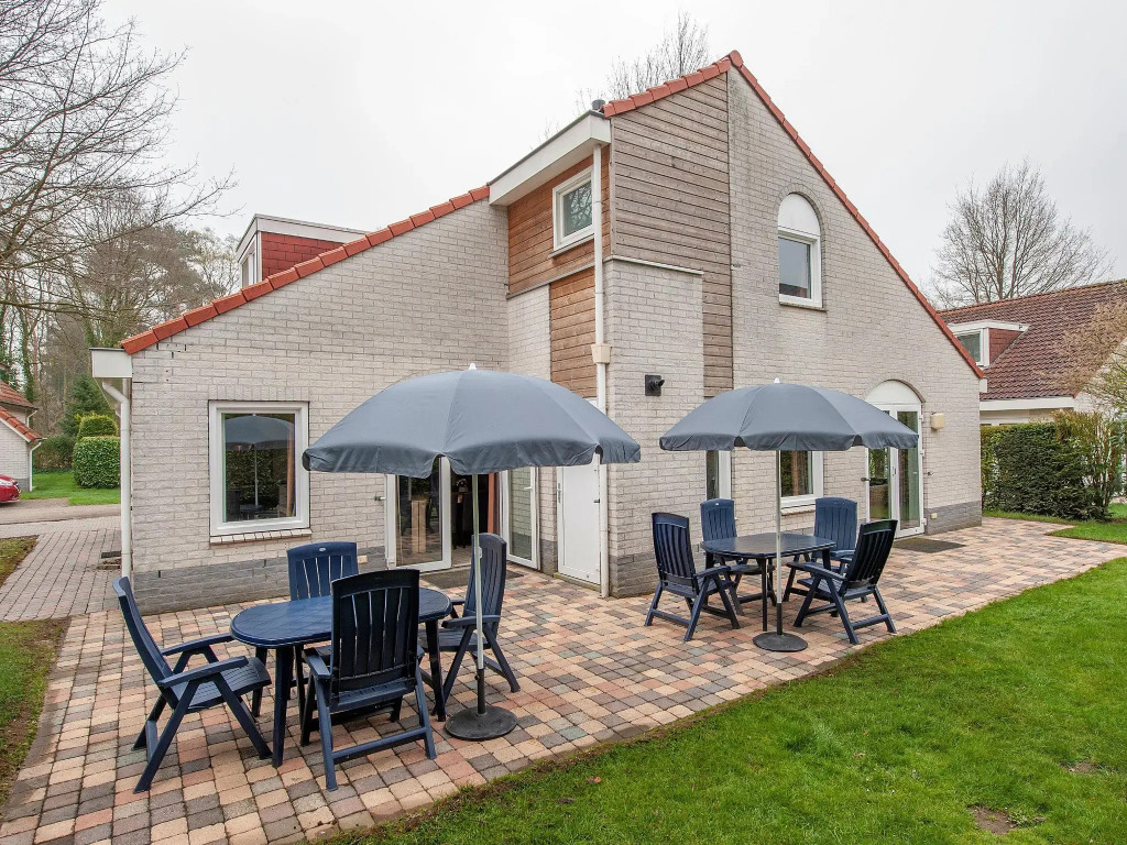 Villa in Arcen With Shower & Garden