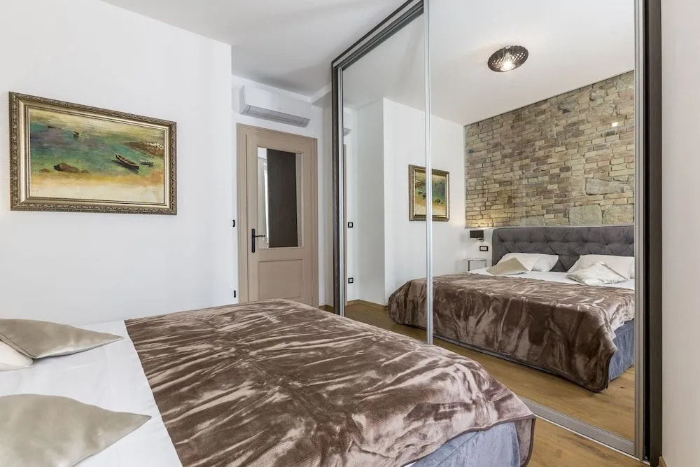 Queen Apartment