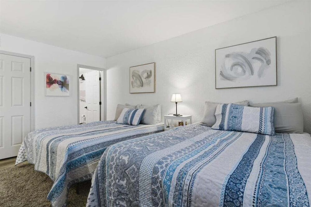 Prime Osage Beach Home, Pet-friendly w/ Garage Near Margaritaville, Dining & Golf
