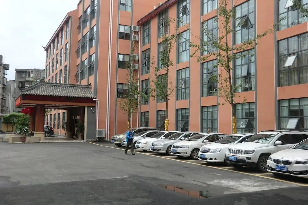 Dujiangyan Huaxi Hotel