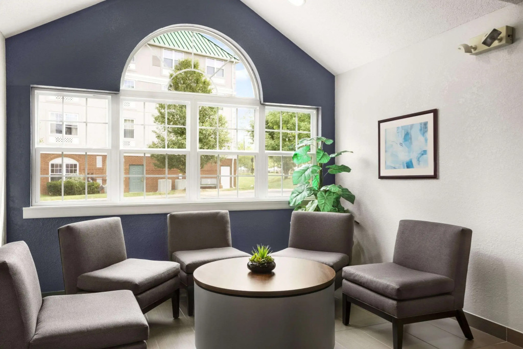 Microtel Inn By Wyndham Louisville East