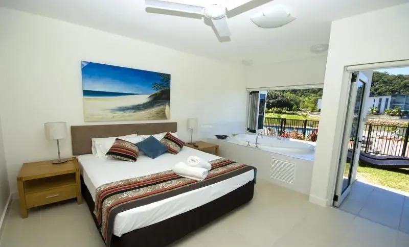 Beachside Magnetic Harbour Apartments