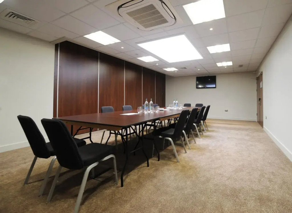 Holiday Inn London Luton Airport by IHG