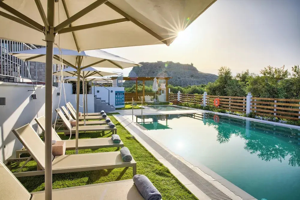 KOUROS STONE SUITES