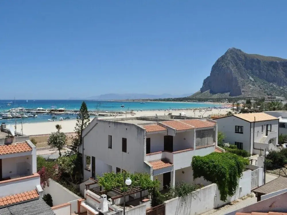 Villa Bonfiglio fronte mare e centralissima