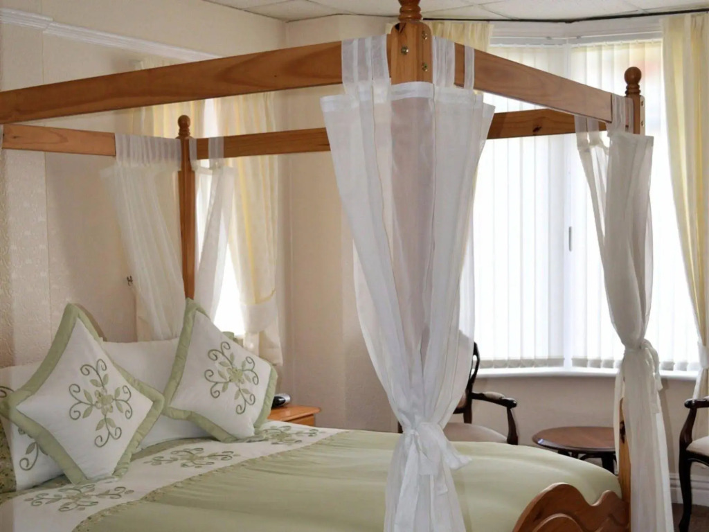The Grosvenor View - Guest House