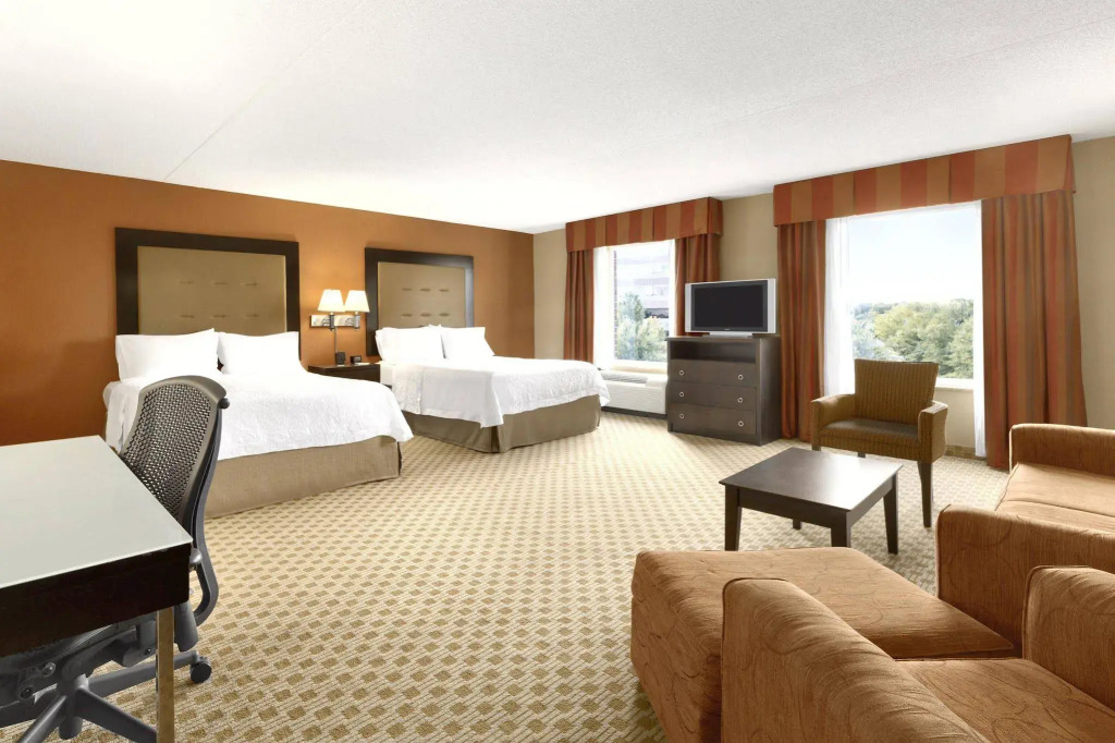 Hampton Inn & Suites Herndon-Reston