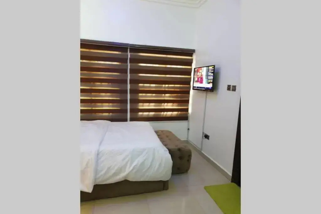 Well spacious and furnished 2 bedroom apartment