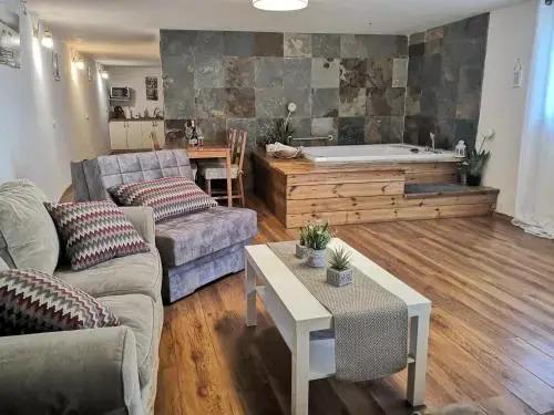 Hen Suites