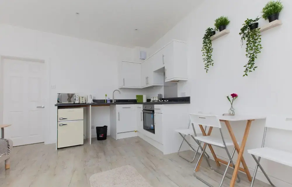 Bright 1BR Main Door, Festival, Apartment for 3