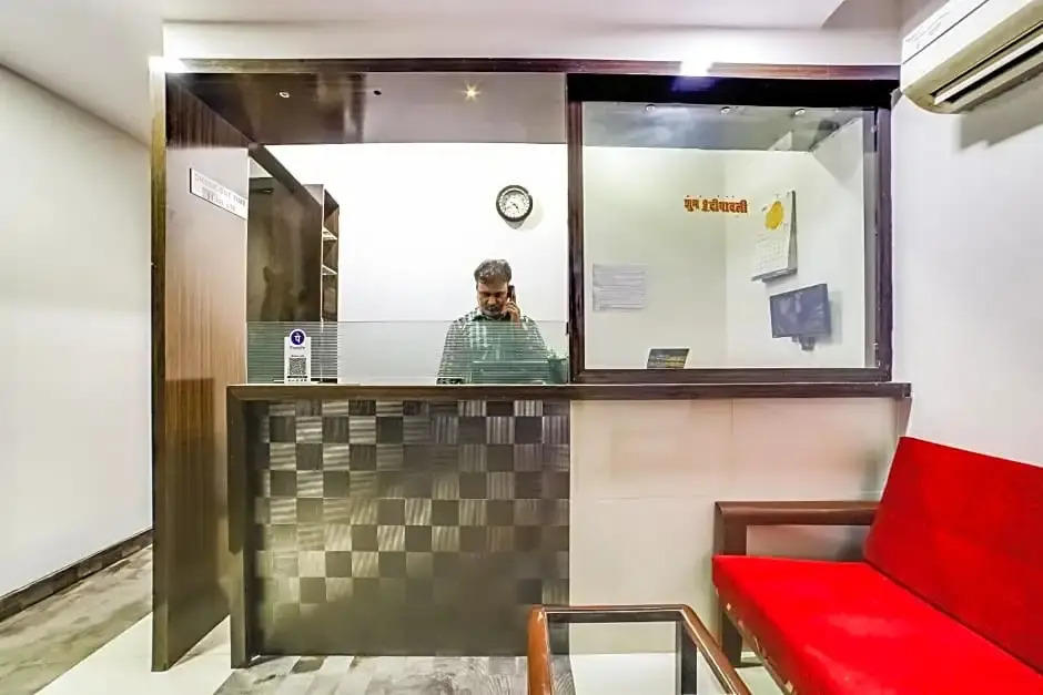 OYO 66982 Hotel Skyway Inn