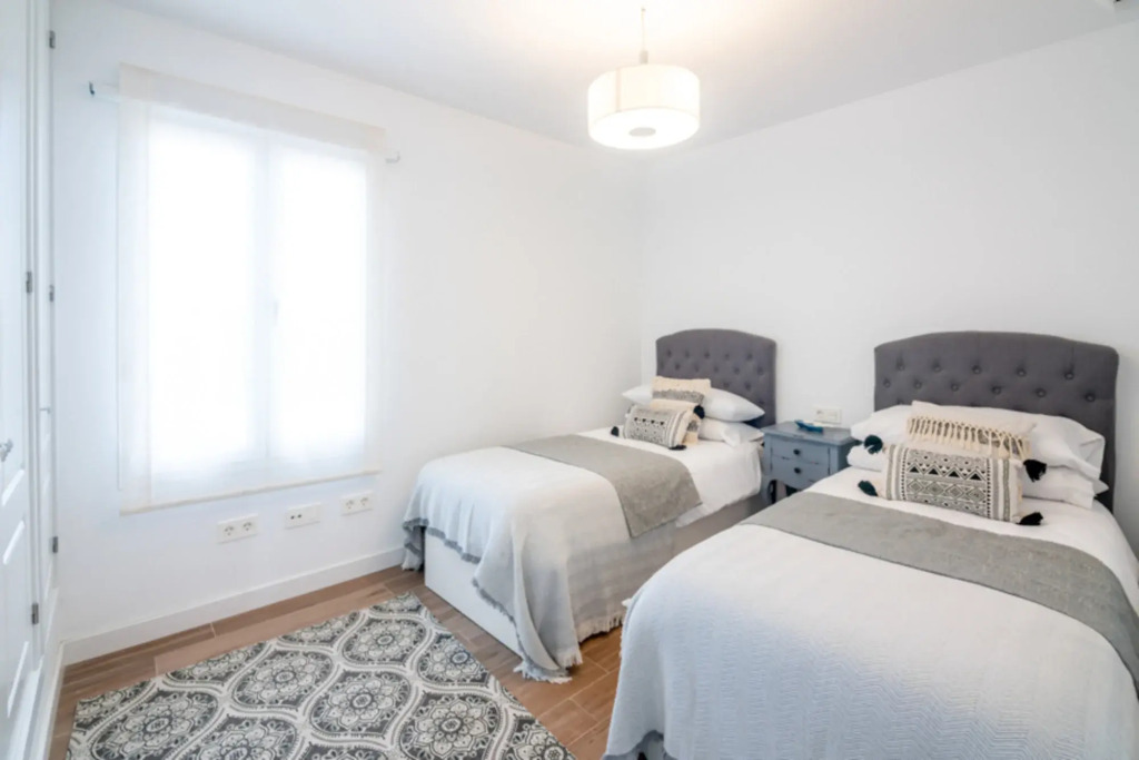 Villa AZAHAR Suites - beautiful and modern 3 bedroom property