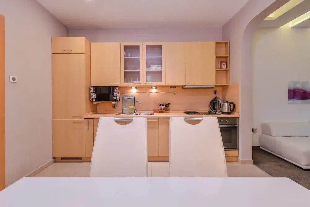 FM Deluxe 1-BDR Apartment - Extravaganzzo