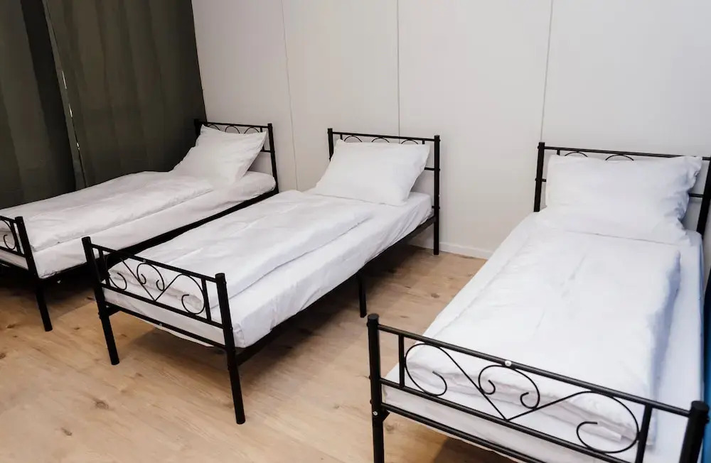 Xenon hostels