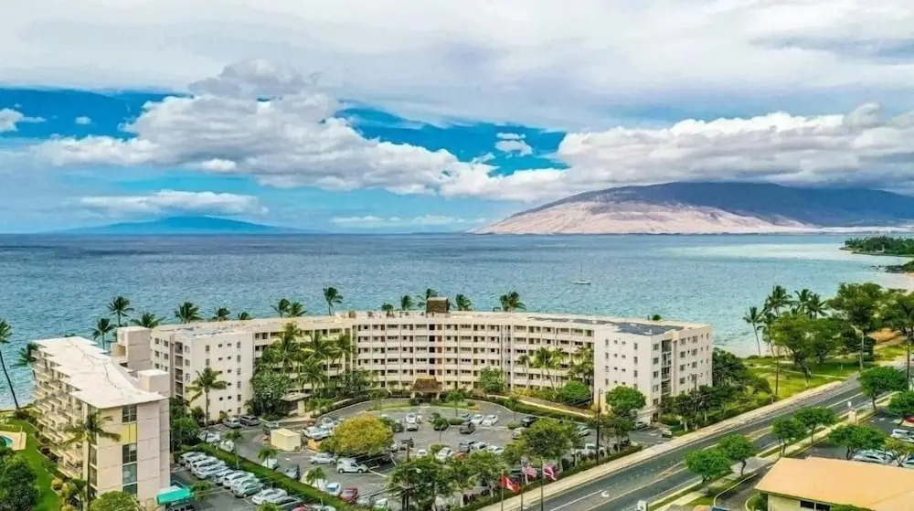 Royal Mauian, #607 2 Bedroom Condo by RedAwning